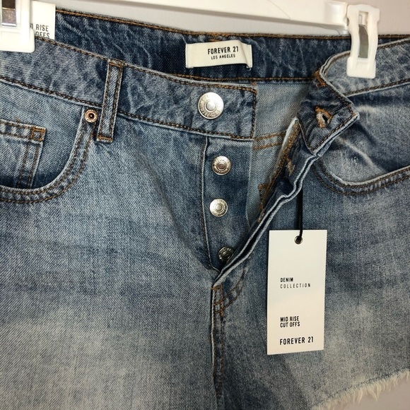 Forever 21 Mid- Rise Cut Off Denim Shorts - NWT - Picture 4 of 5